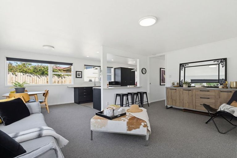 Photo of property in 5 Hetherington Road, Ranui, Auckland, 0612