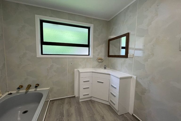 Photo of property in 83 Awanui Street, Merrilands, New Plymouth, 4312