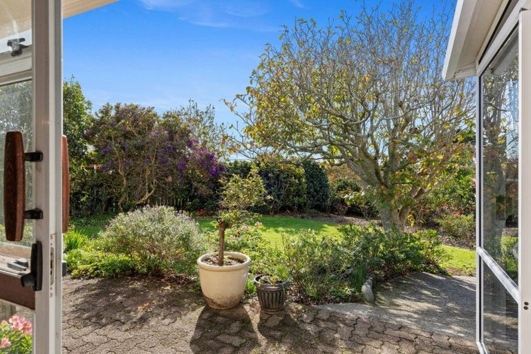 Photo of property in 6c Fairview Place, Westown, New Plymouth, 4310