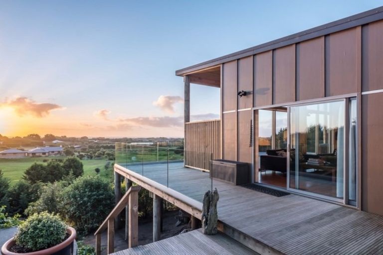 Photo of property in 194 Peka Peka Road, Peka Peka, Waikanae, 5391