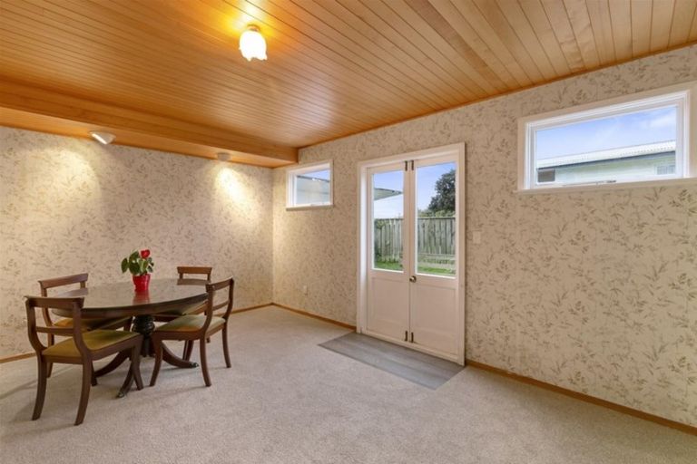 Photo of property in 2 Cara Crescent, Paparangi, Wellington, 6037