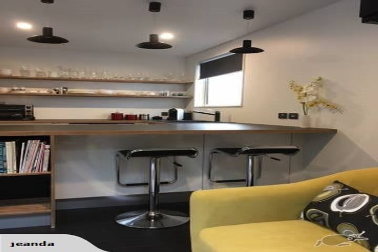 Photo of property in 17 Palliser Road, Roseneath, Wellington, 6011