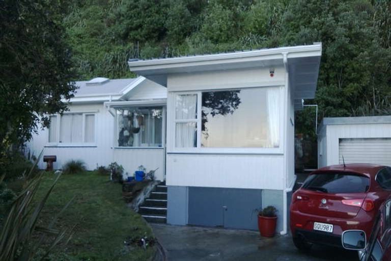 Photo of property in 101 Breaker Bay Road, Breaker Bay, Wellington, 6022