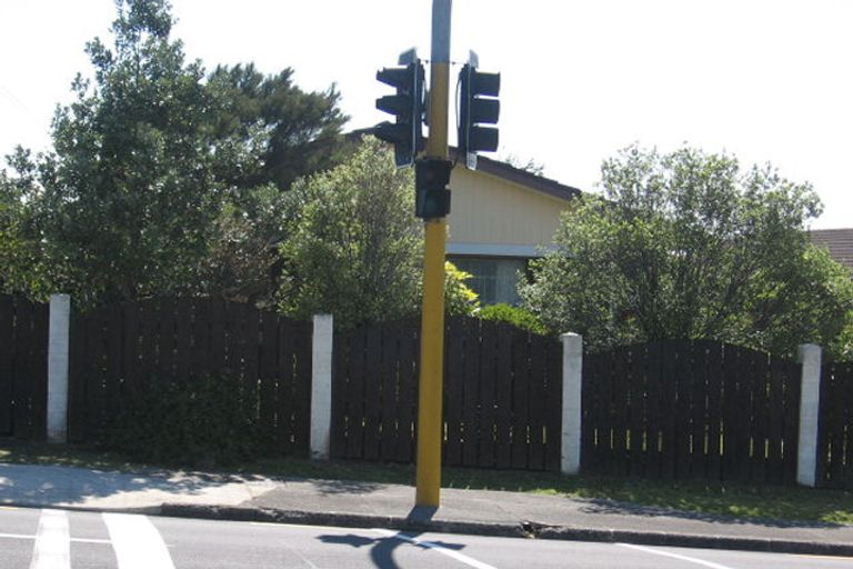 Photo of property in 2/133 Mokoia Road, Birkenhead, Auckland, 0626