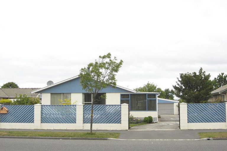 Photo of property in 25 Queenspark Drive, Parklands, Christchurch, 8083