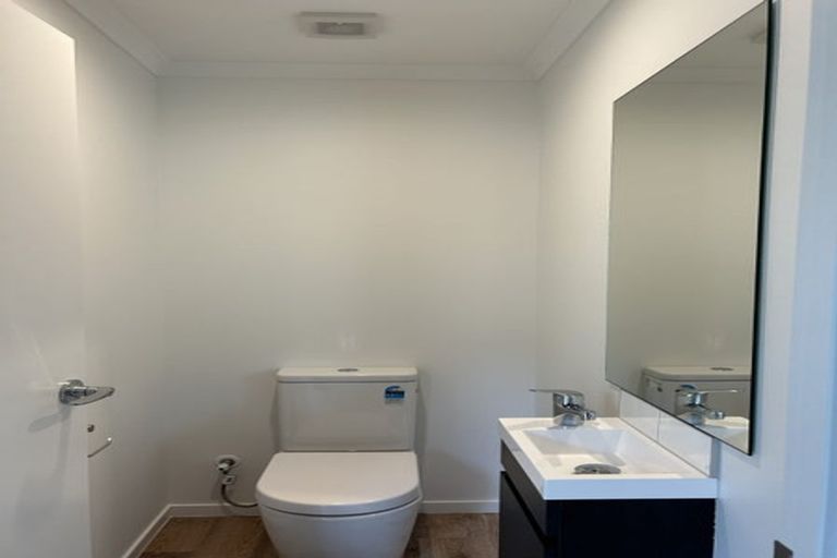 Photo of property in 15 Koreke Close, Kenepuru, Porirua, 5022