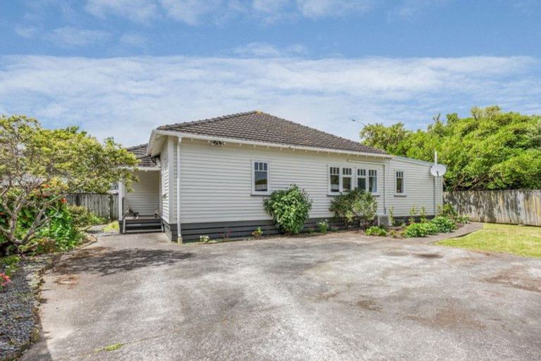 Photo of property in 1-2/6a Pohutukawa Street, Woburn, Lower Hutt, 5010