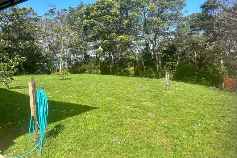 Photo of property in 300 Sturges Road, Henderson Valley, Auckland, 0612