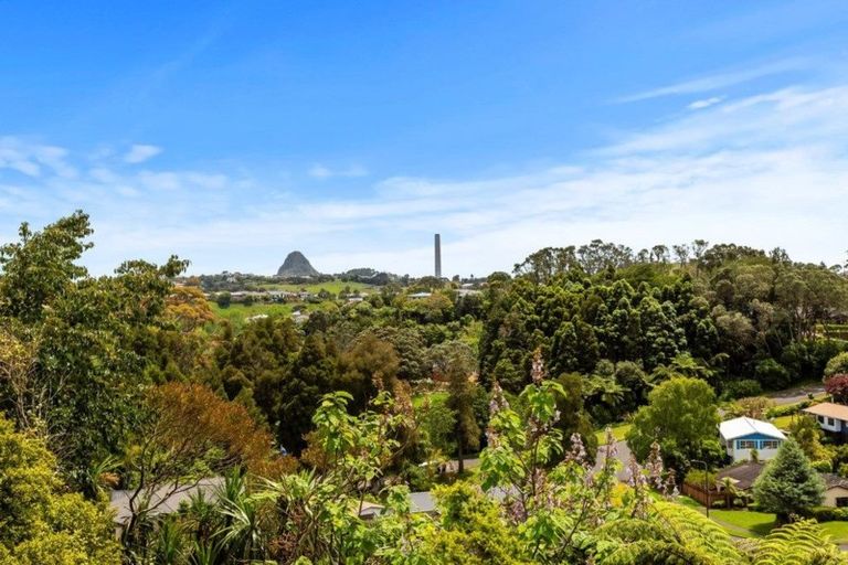 Photo of property in 9 Manukaka Heights, Hurdon, New Plymouth, 4310