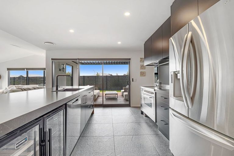 Photo of property in 17 Angus Place, Rangiora, 7400