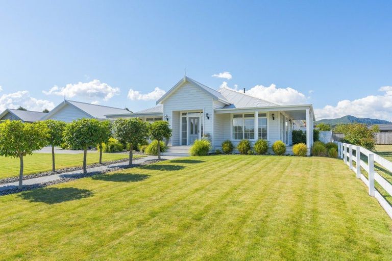 Photo of property in 8 Pukatea Lane, Kinloch, Taupo, 3377