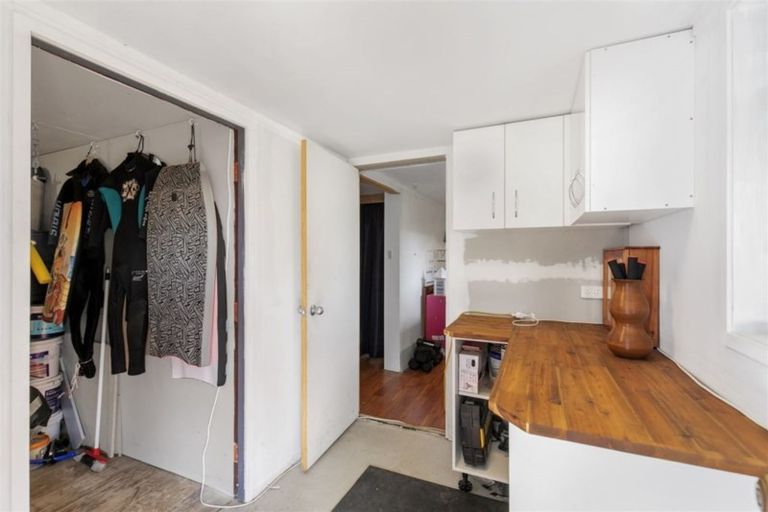 Photo of property in 28 Moffat Road, Red Beach, 0932