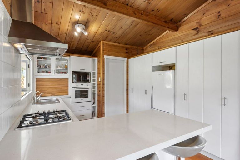 Photo of property in 27 Valley View Road, Glenfield, Auckland, 0629