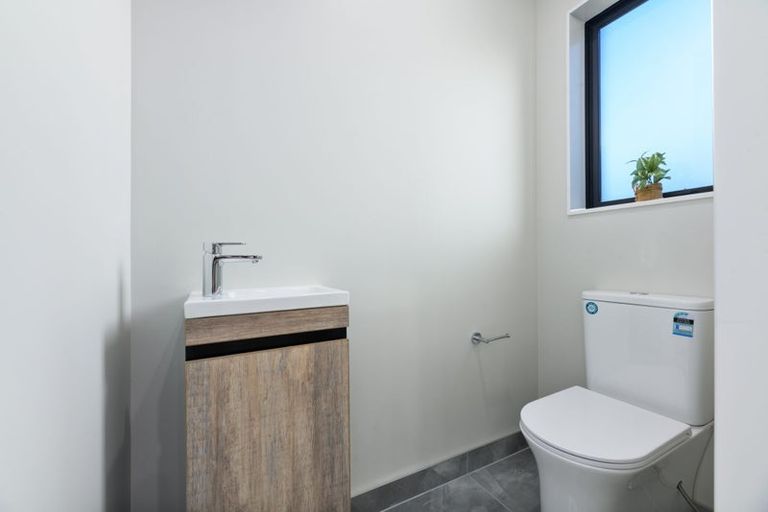 Photo of property in 14e Durham Street, Te Atatu Peninsula, Auckland, 0610