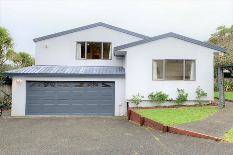 Photo of property in 13b Crystal Avenue, Glendene, Auckland, 0602