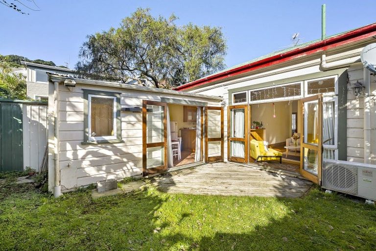 Photo of property in 15 Caroline Street, Mount Victoria, Wellington, 6011