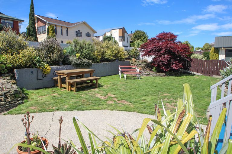 Photo of property in 30 Leven Street, South Hill, Oamaru, 9400