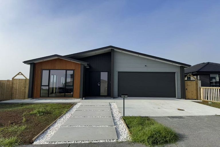 Photo of property in 5 Ritetai Street, Clarks Beach, 2122