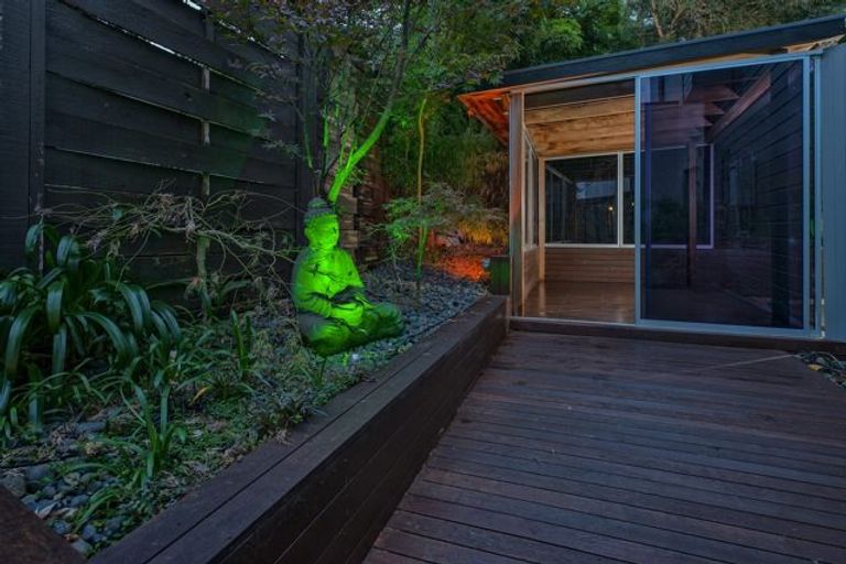 Photo of property in 100 Lake Road, Northcote, Auckland, 0627