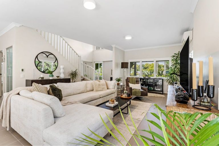 Photo of property in 6 Puriri Boulevard, Orewa, 0931