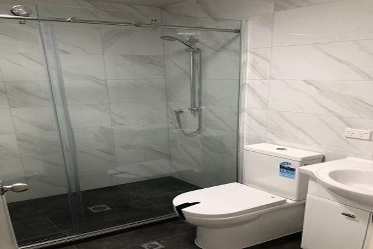 Photo of property in 10/6 John Jennings Drive, Oteha, Auckland, 0632