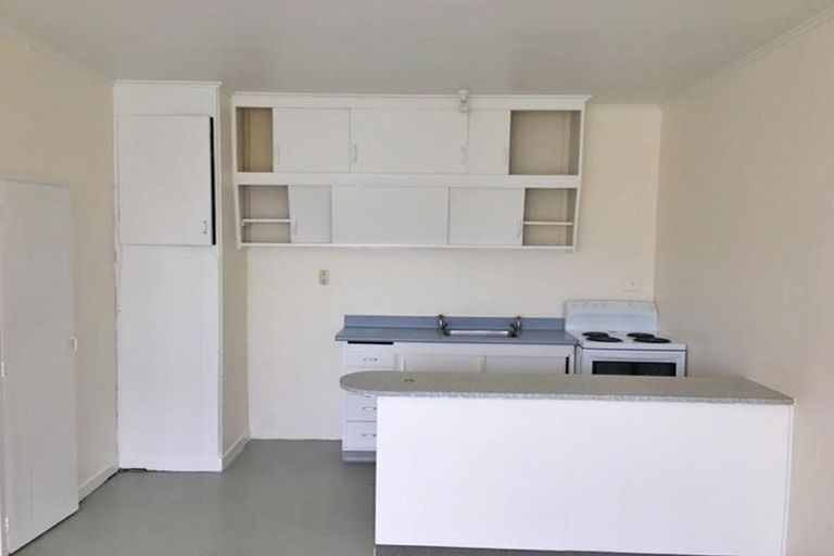 Photo of property in 23 Kelwyn Road, Kelston, Auckland, 0602