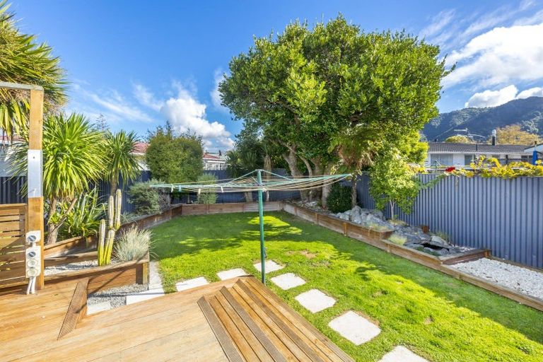 Photo of property in 16 Seattle Grove, Totara Park, Upper Hutt, 5018