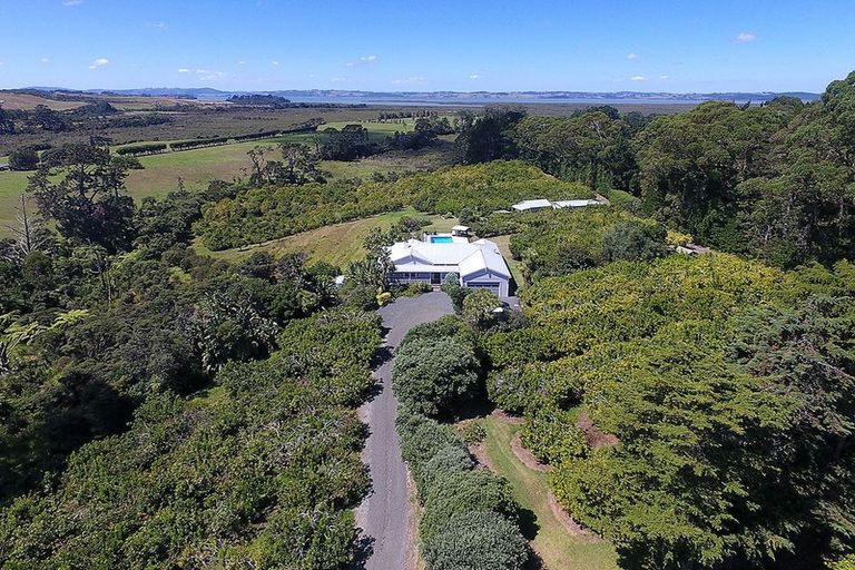 Photo of property in 940 South Head Road, South Head, Helensville, 0874