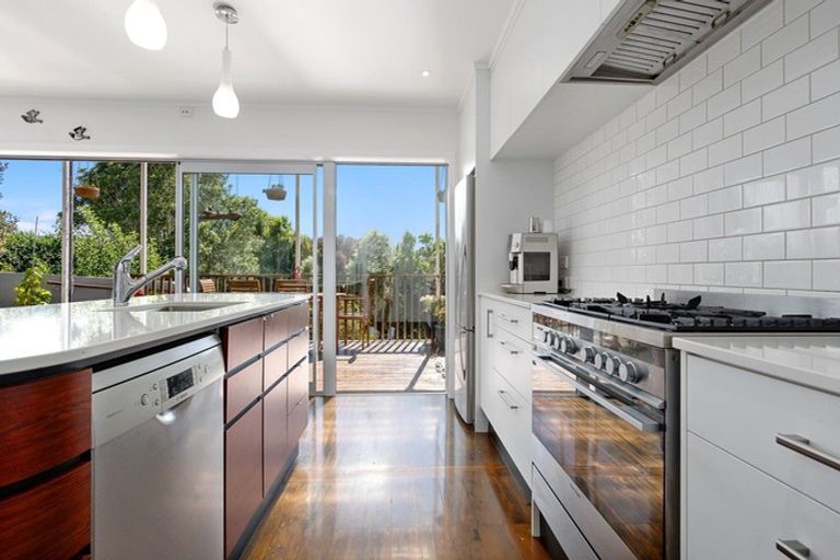 Photo of property in 19 Alberta Road, Glen Avon, New Plymouth, 4312