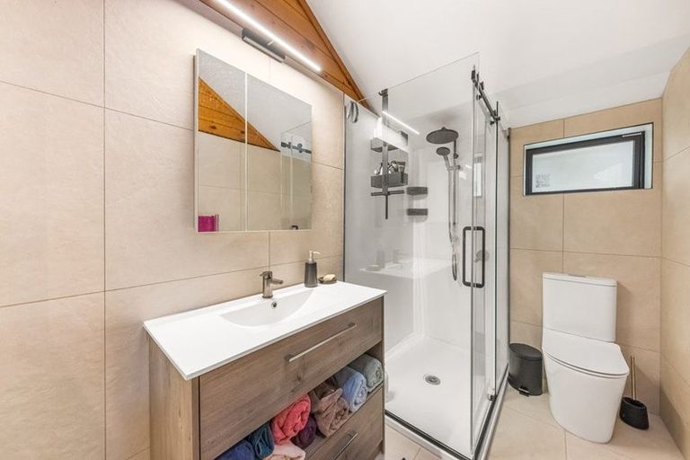 Photo of property in 5 Takapu Street, Henderson, Auckland, 0612