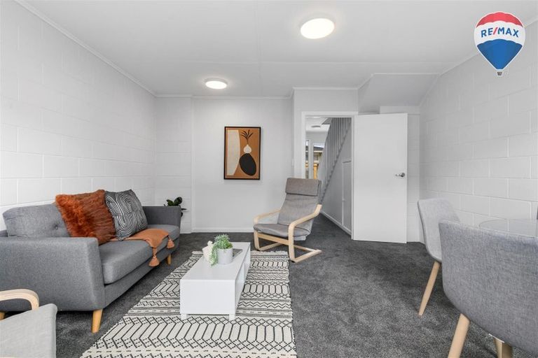 Photo of property in 2/100 Martin Street, Wallaceville, Upper Hutt, 5018