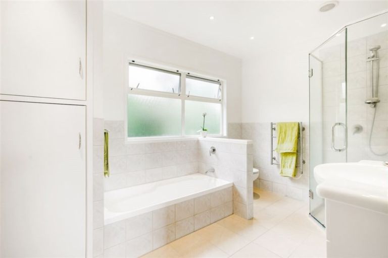 Photo of property in 13 Grendon Road, Titirangi, Auckland, 0604