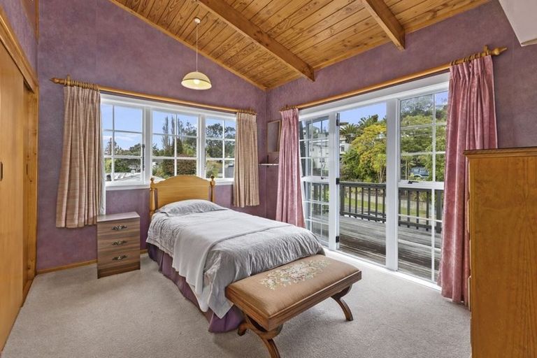 Photo of property in 30 Deuxberry Avenue, Northcote, Auckland, 0627