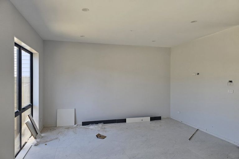 Photo of property in 52c Hutchinsons Road, Bucklands Beach, Auckland, 2014