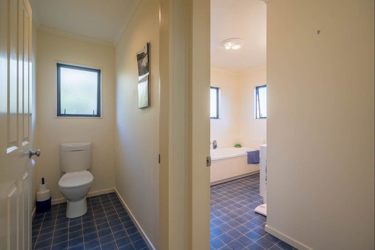 Photo of property in 18 Barrett Drive, Waikanae Beach, Waikanae, 5036