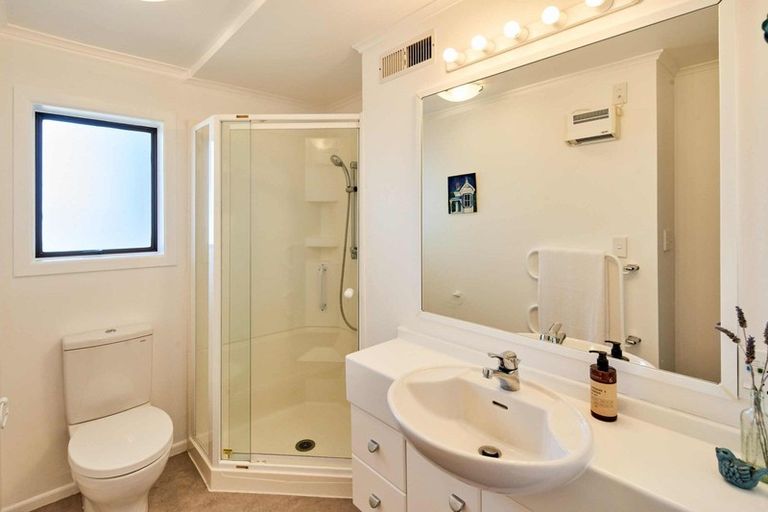 Photo of property in 19 Moana Road, Plimmerton, Porirua, 5026