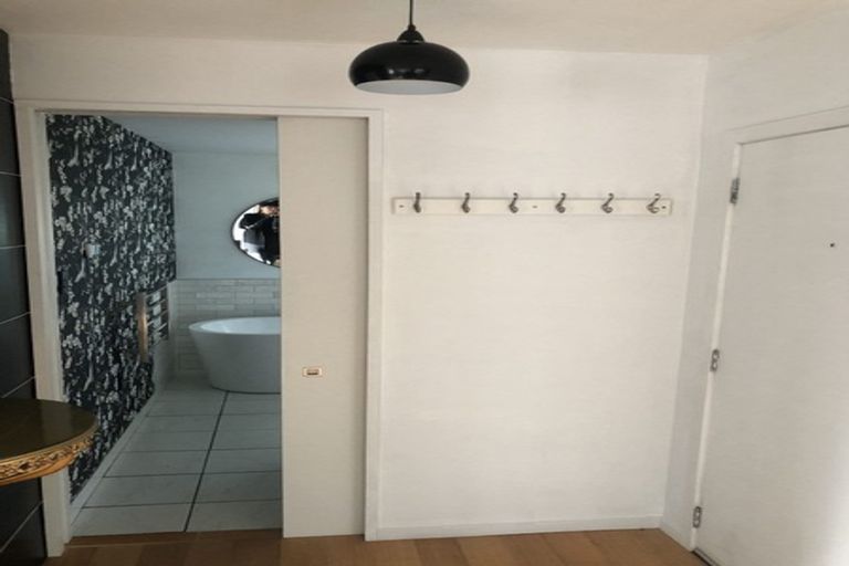 Photo of property in 61 Mortimer Terrace, Brooklyn, Wellington, 6021