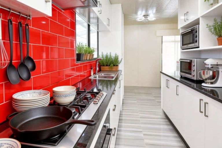 Photo of property in 2/10 Nearco Street, Randwick Park, Auckland, 2105
