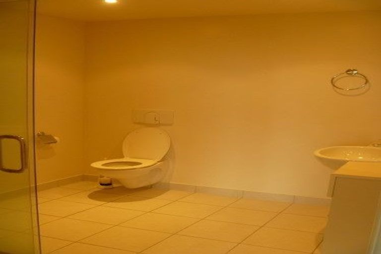Photo of property in 11/80 Salamanca Road, Kelburn, Wellington, 6012