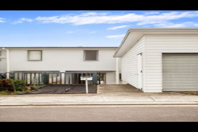 Photo of property in 30/3 Hulme Place, Henderson, Auckland, 0612