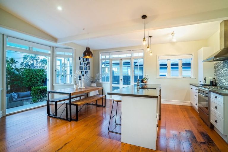 Photo of property in 249 Glenfield Road, Hillcrest, Auckland, 0627