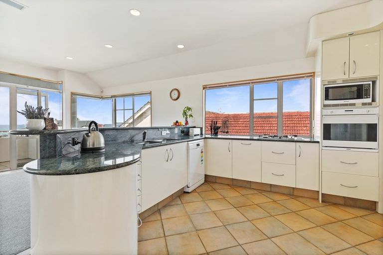 Photo of property in 1/10 Midway Avenue, Castor Bay, Auckland, 0620