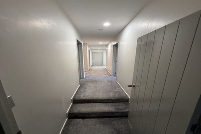 Photo of property in 21 Bangla Place, Massey, Auckland, 0614
