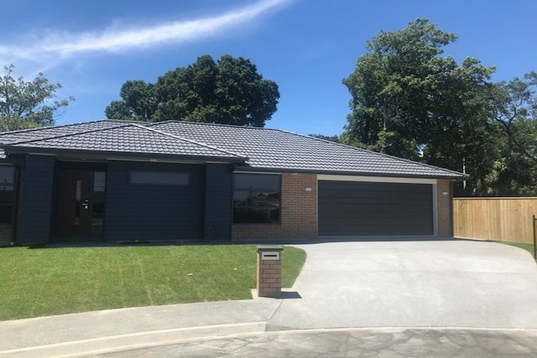 Photo of property in 5 Angus Place, Carterton, 5713