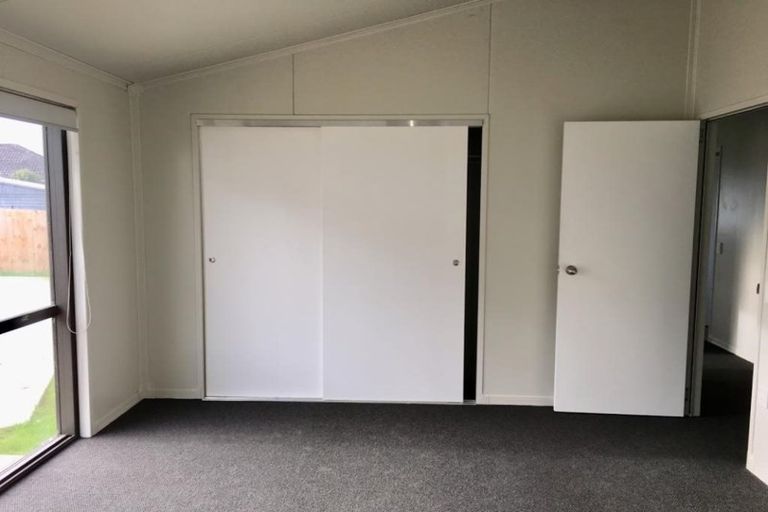 Photo of property in 49a Fairclough Road, Beach Haven, Auckland, 0626