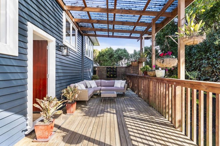 Photo of property in 1/13 Harrybrook Road, Green Bay, Auckland, 0604