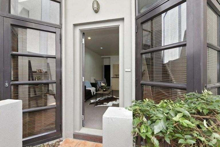 Photo of property in Mendosa Terraces Apartments, 22/9 Ebor Street, Te Aro, Wellington, 6011