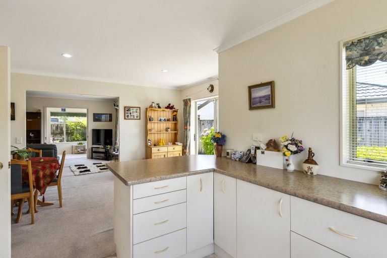 Photo of property in 4 Monterosso Place, Paraparaumu Beach, Paraparaumu, 5032