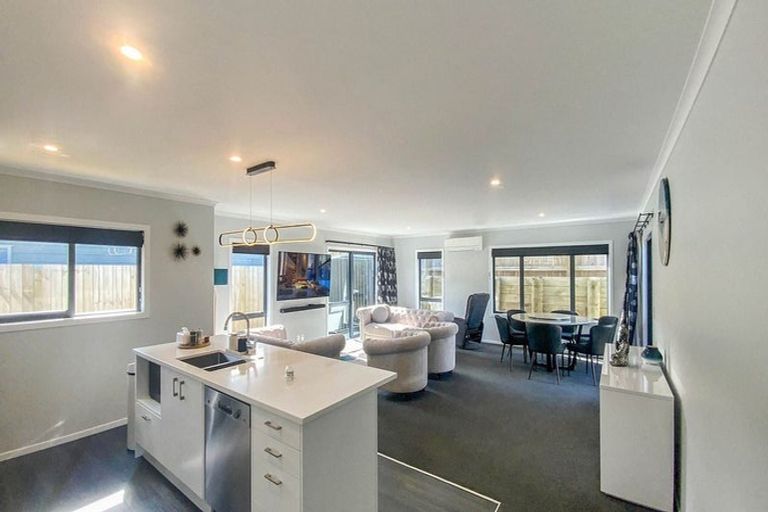 Photo of property in 5 Peter Tapp Way, Wainuiomata, Lower Hutt, 5014