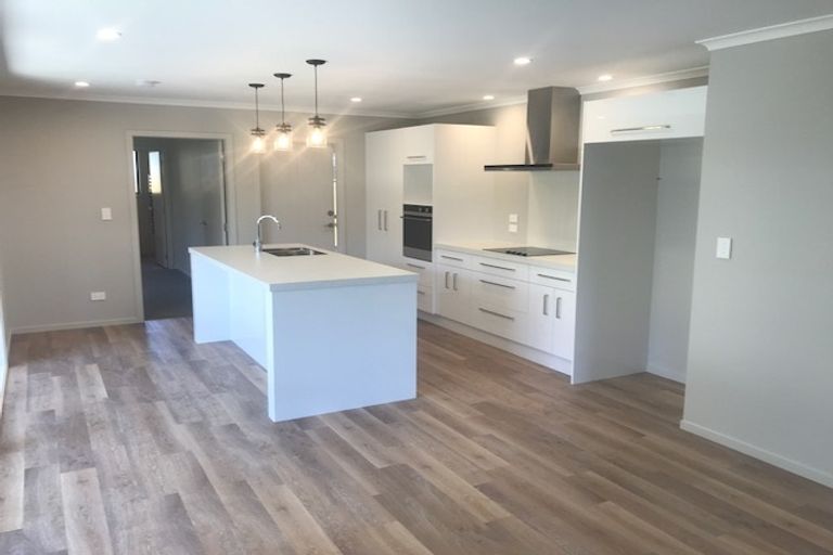 Photo of property in 5 Angus Place, Carterton, 5713